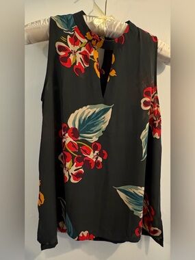 LOFT Gray Tropical Floral Sleeveless
Keyhole Mock Neck Blouse Top - Style 447572